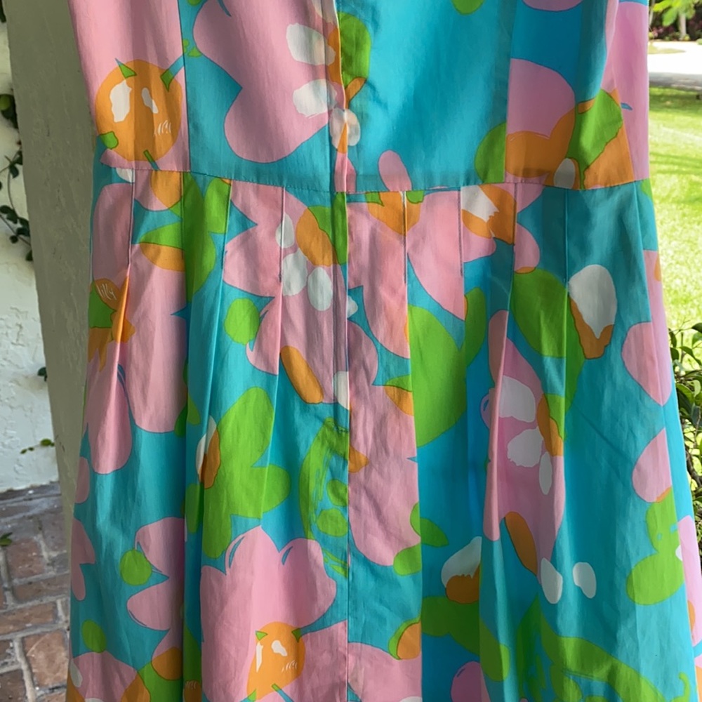 NWOT-Lilly Pulitzer Dress.-NWOT-size-2 worn 1 time. Fabulous fabric - Picture 7 of 15